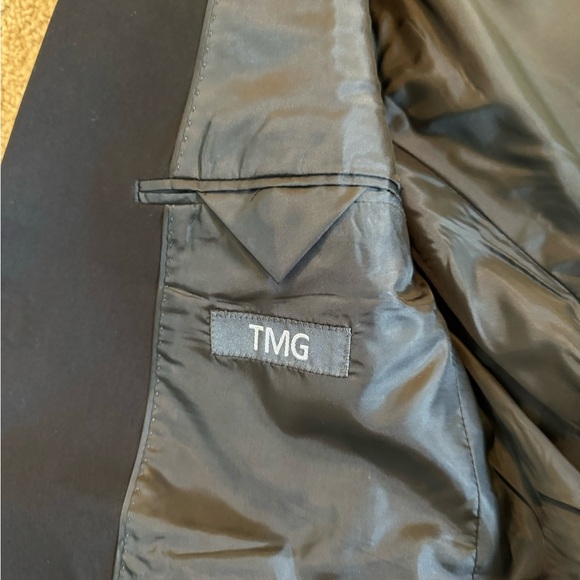 The Modern Groom Men’s Black Suit - Picture 4 of 7